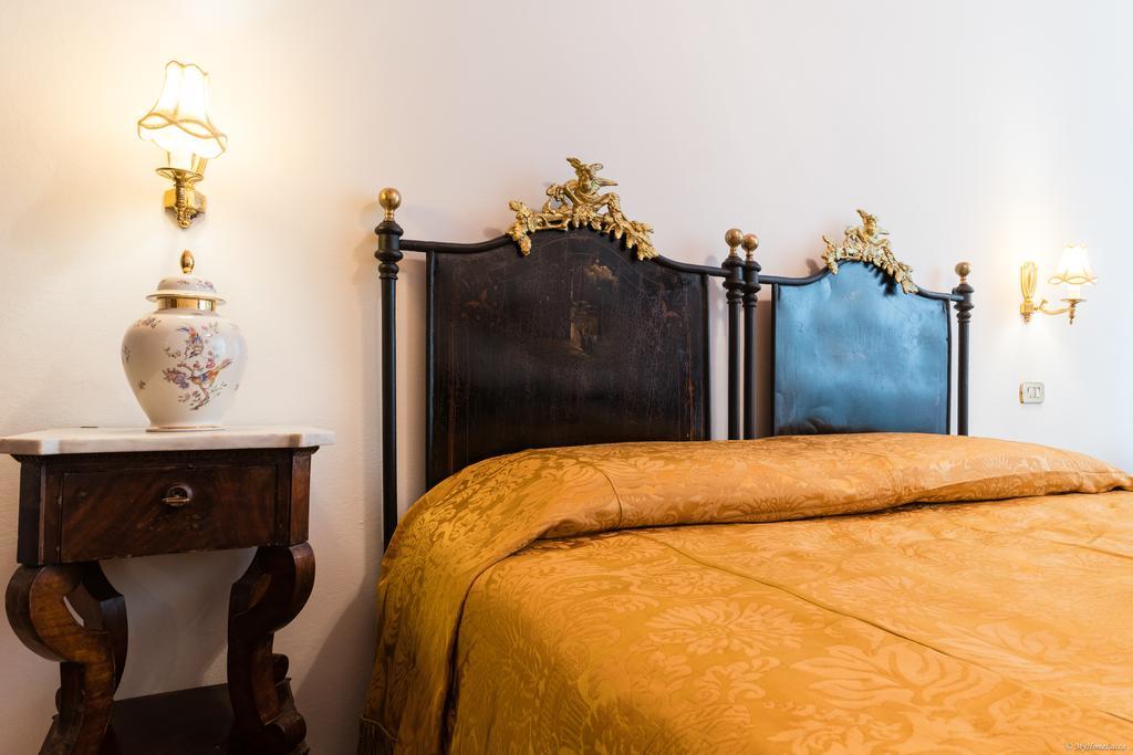 La Chaise Longue * Lucques